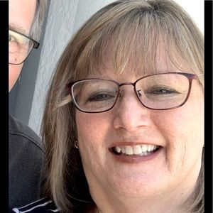 Meet your Posher, Debbi